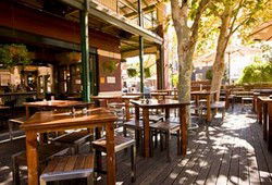 Queens Tavern - Broome Tourism 2