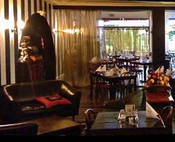 The Queenscliff Historic Royal Hotel - Broome Tourism 3