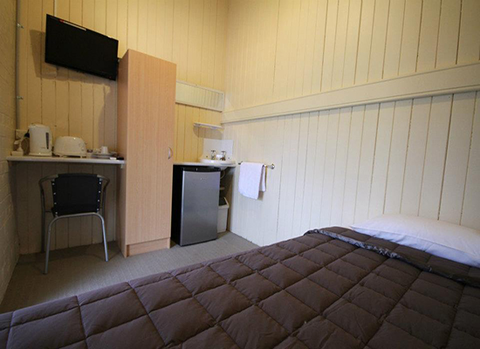 Grand Hotel (Mount Morgan) - Broome Tourism 1