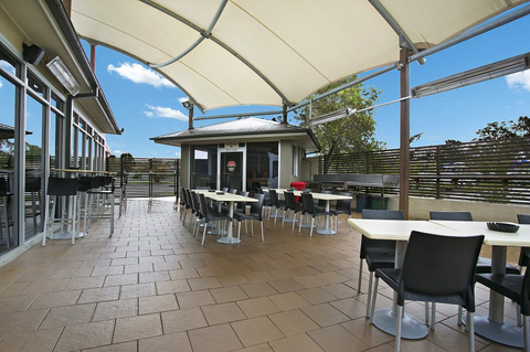 Lakeside Village Tavern - Broome Tourism 4