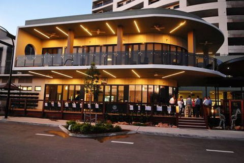 Q Bar & Brasserie On The Avenue - Broome Tourism 1