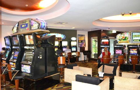 Helensvale Tavern - Broome Tourism 3