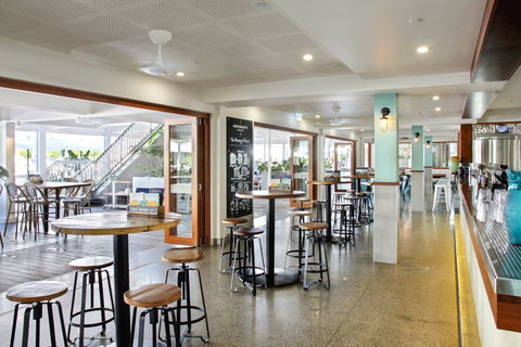 Hemingway's Brewery Cairns Wharf - Broome Tourism 4