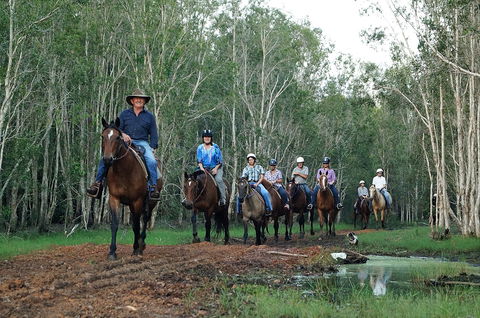 Night Horse Ride And Dinner - Broome Tourism 0