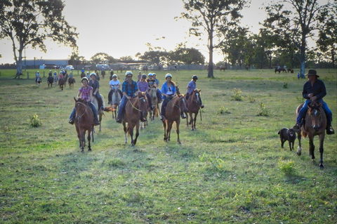 Night Horse Ride And Dinner - Broome Tourism 1