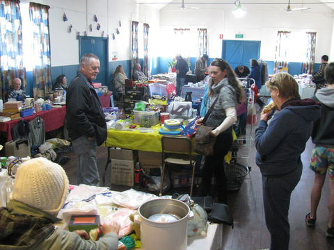 Trash And Treasure At East Kurrajong - Broome Tourism 2