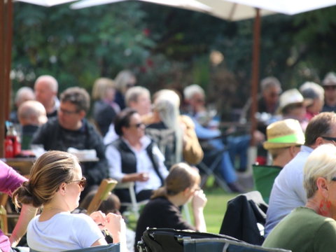 Music In The Gardens - Mitch King - Broome Tourism 1