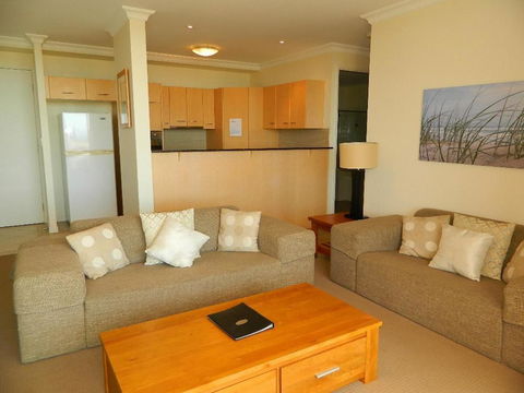 Santorini Twin Waters - Broome Tourism 3
