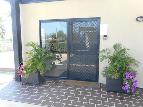 Injune Motor Inn - Broome Tourism 0