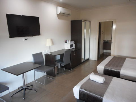 Injune Motor Inn - Broome Tourism 6