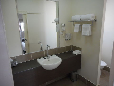 Injune Motor Inn - Broome Tourism 4