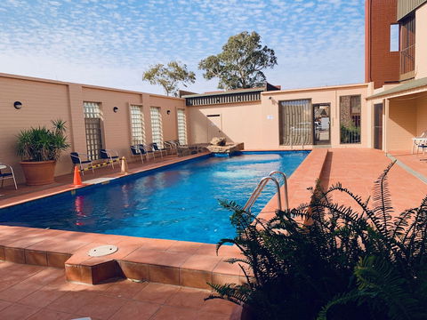Desert Cave Hotel - Broome Tourism 5