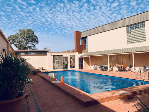 Desert Cave Hotel - Broome Tourism 2