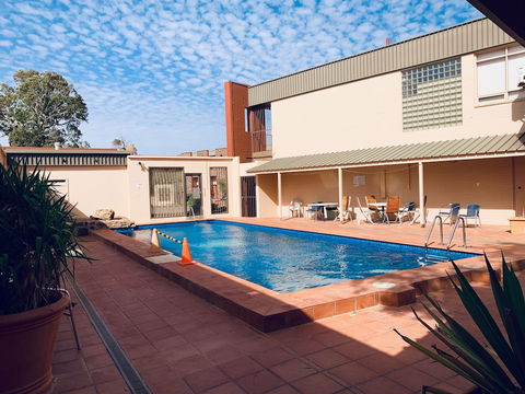 Desert Cave Hotel - Broome Tourism 1