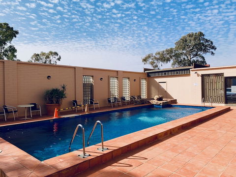 Desert Cave Hotel - Broome Tourism 3