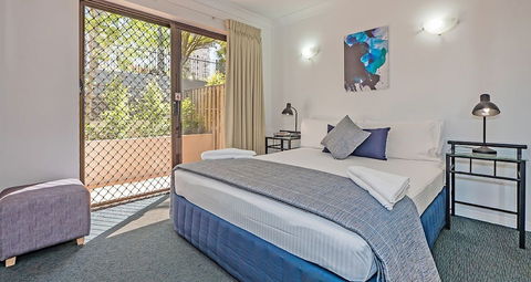 Burleigh On The Beach Holiday Apartments - Broome Tourism 4