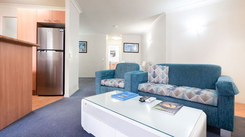 Burleigh On The Beach Holiday Apartments - Broome Tourism 6
