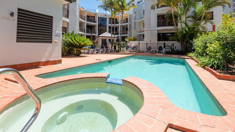 Burleigh On The Beach Holiday Apartments - Broome Tourism 3
