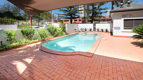 Burleigh On The Beach Holiday Apartments - Broome Tourism 1