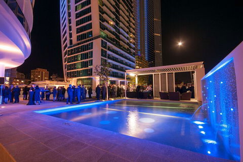 Hilton Surfers Paradise Hotel And Residences - Broome Tourism 1