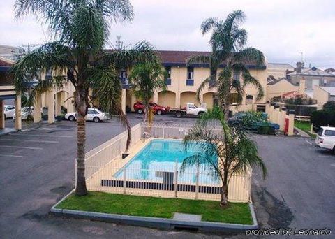 Econo Lodge Hacienda International - Broome Tourism 0