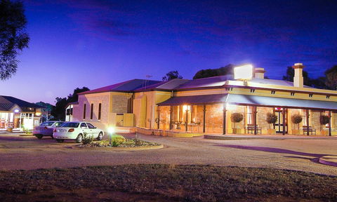 The Standpipe Golf Motor Inn - Broome Tourism 1