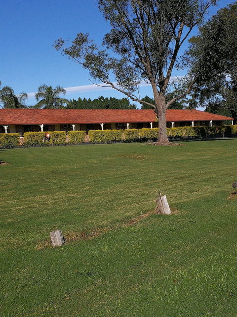 Lakeside Lodge Motel - Broome Tourism 0
