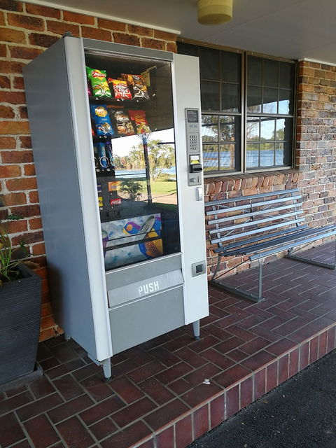 Lakeside Lodge Motel - Broome Tourism 4