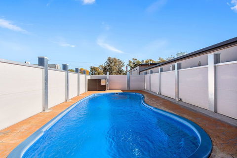 Econo Lodge Moree Spa Motor Inn - Broome Tourism 6