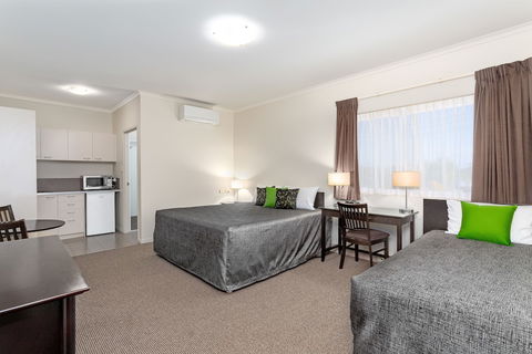 Redcliffe Motor Inn - Broome Tourism 3