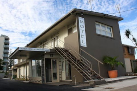 Golden Shores Airport Motel - Broome Tourism 0