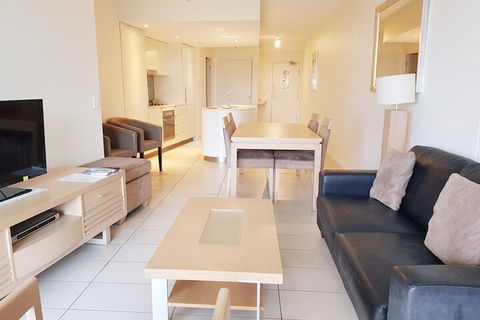 Blue C Coolangatta - Broome Tourism 4