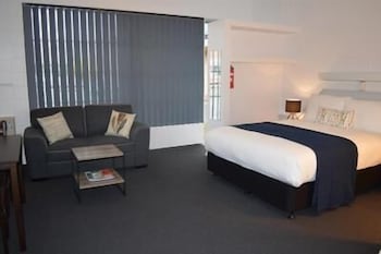 Penguin Seaside Motel - Broome Tourism 2