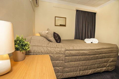 Kalgoorlie Overland Motel - Broome Tourism 6