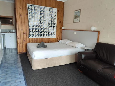 Yarragon Motel - Broome Tourism 2