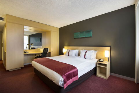 Holiday Inn Melbourne Airport, An IHG Hotel - Broome Tourism 4