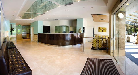 Hyde Park Inn - Broome Tourism 2