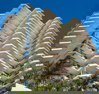 Beach House Seaside Resort Coolangatta - Broome Tourism