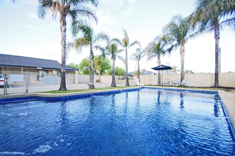 Broome Tourism