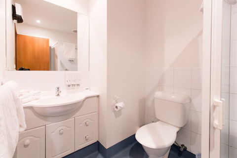 Bay Hotel Apartments - Broome Tourism 7