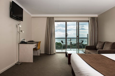Beachfront At Bicheno - Broome Tourism 5