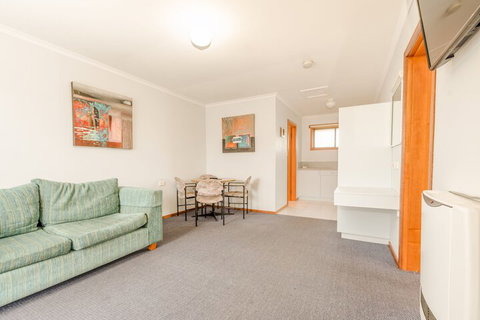 Bass & Flinders Motor Inn - Broome Tourism 7