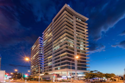 Wyndham Surfers Paradise - Broome Tourism 1