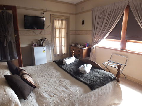 Walcha Royal Accommodation - Broome Tourism 3