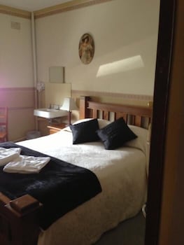 Walcha Royal Accommodation - Broome Tourism 4
