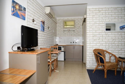 Culcairn Motor Inn - Broome Tourism 6