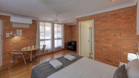 Gunsynd Motor Inn - Broome Tourism 4