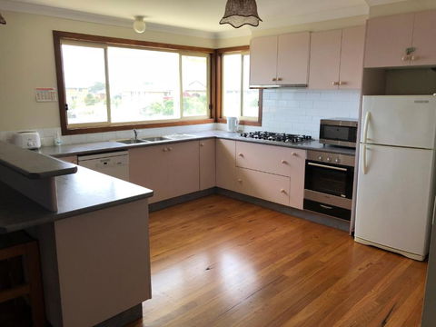2 Jocelyn Street. Dalmeny - Broome Tourism 4