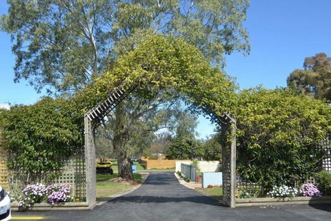 Wattle Motel - Broome Tourism 1