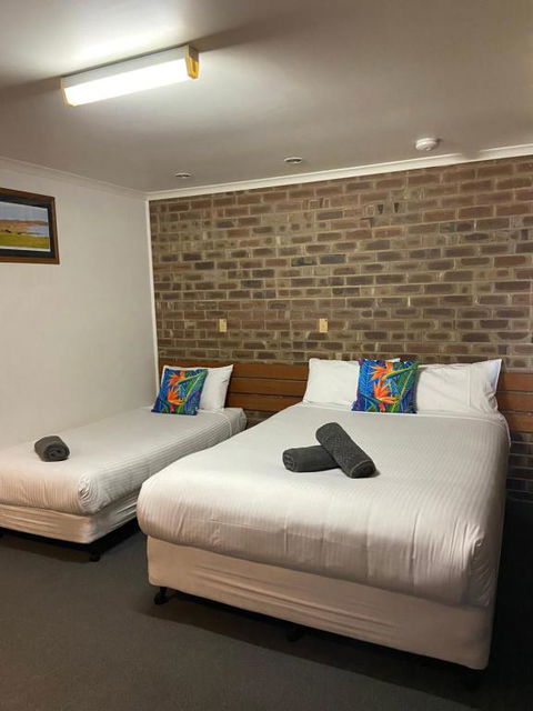 Lake Albert Motel - Broome Tourism 5